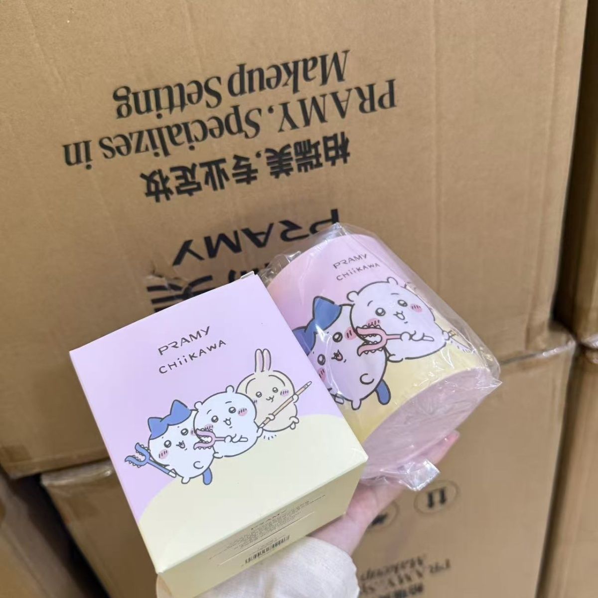 Chiikawa Co branded Makeup Bru - огляд і ціна Stationery Office